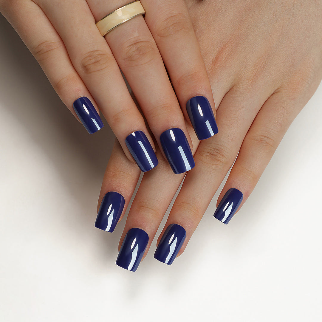 Glossy artificial nails with elegant manicure Stornfield