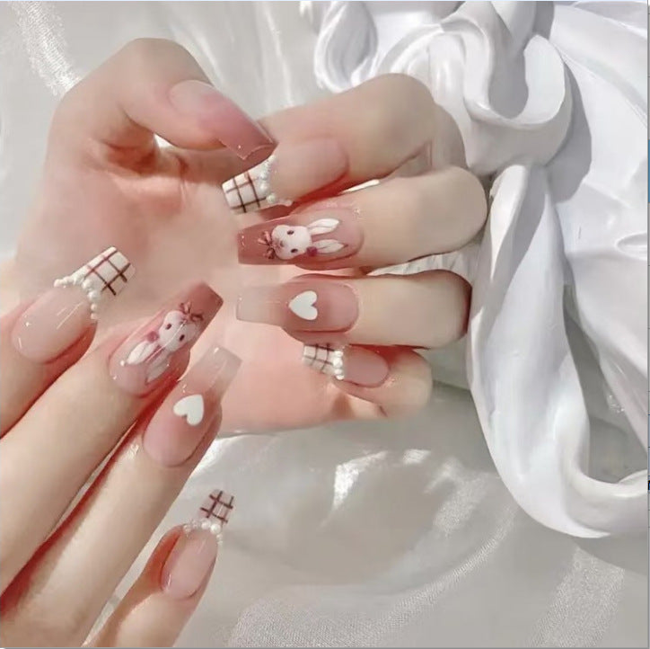 Glamorous nail art with pearls and glitter Stornfield