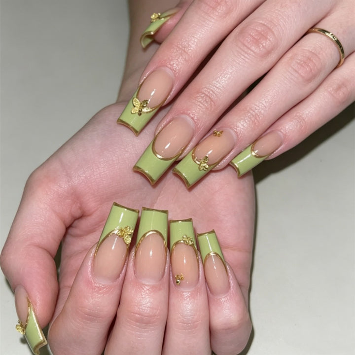 Artificial nails with elegant floral and delicate design Stornfield