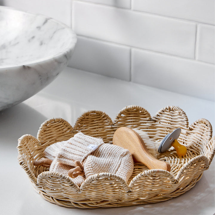Wall basket in elegant shell design Stornfield