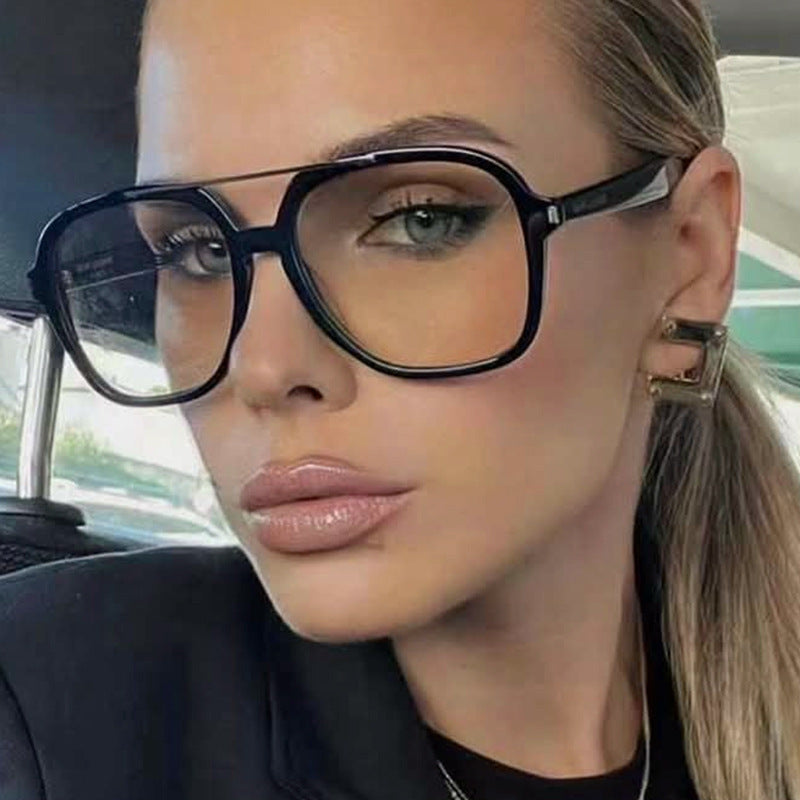 Women's square sunglasses with protective UV filter and elegant frame Stornfield