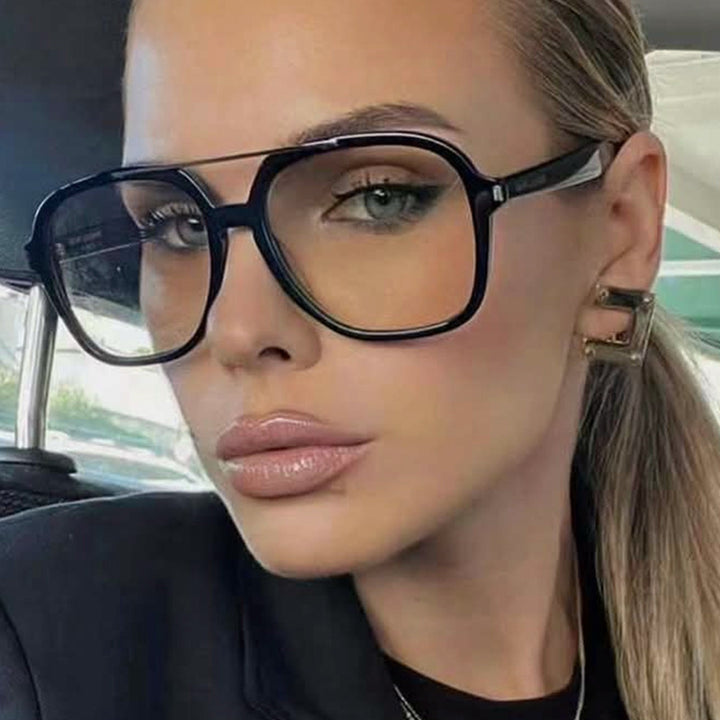 Women's square sunglasses with protective UV filter and elegant frame Stornfield