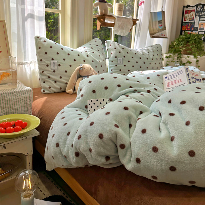 Cozy Polka Dot Fleece Blanket