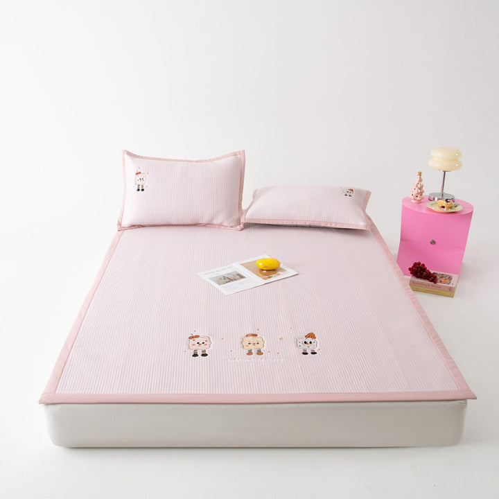 Children's mattress topper with non-slip underside, breathable waffle structure & embroidered animal motifs