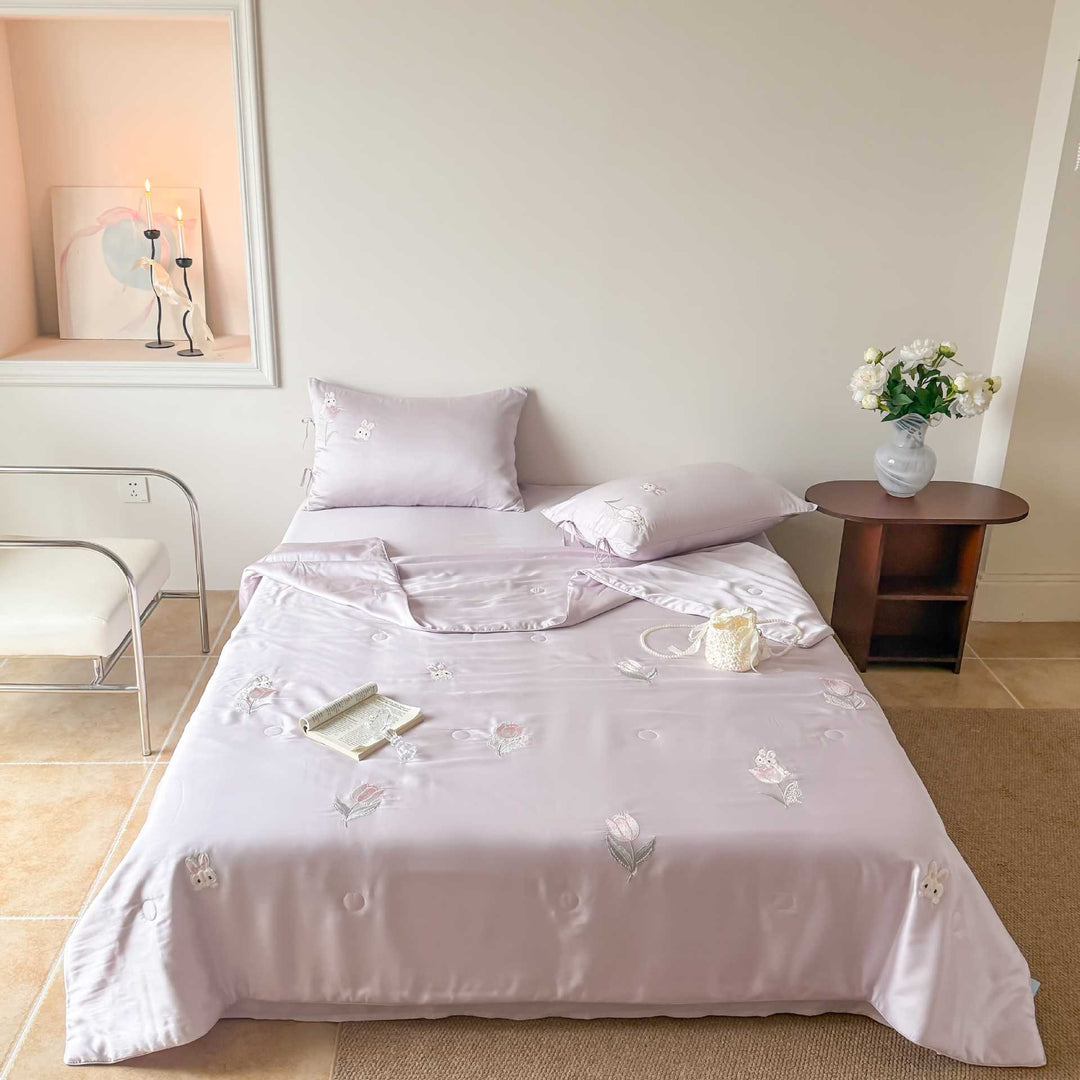 Cotton satin children's bedding set with embroidered cloud and animal appliqués