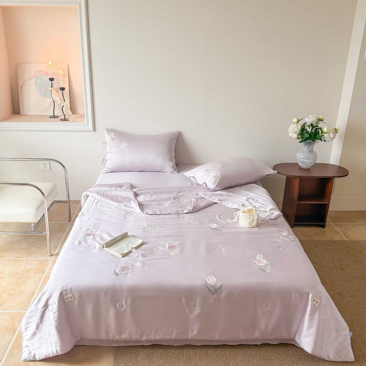 Cotton satin children's bedding set with embroidered cloud and animal appliqués