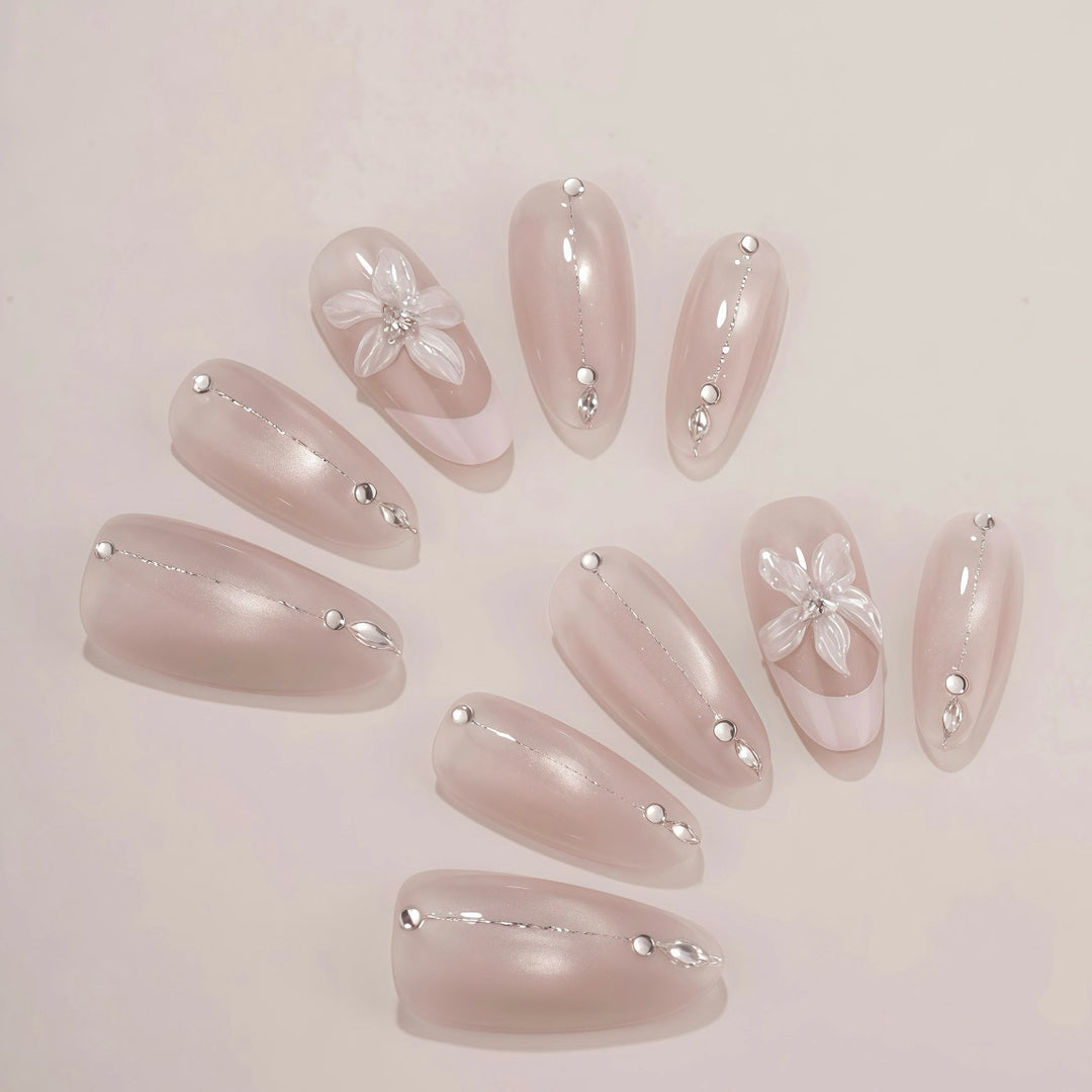 Nail Art Press-On Set with Elegant Gem Accents