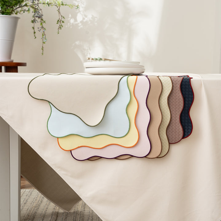 Table mat made of microfiber with wavy hem