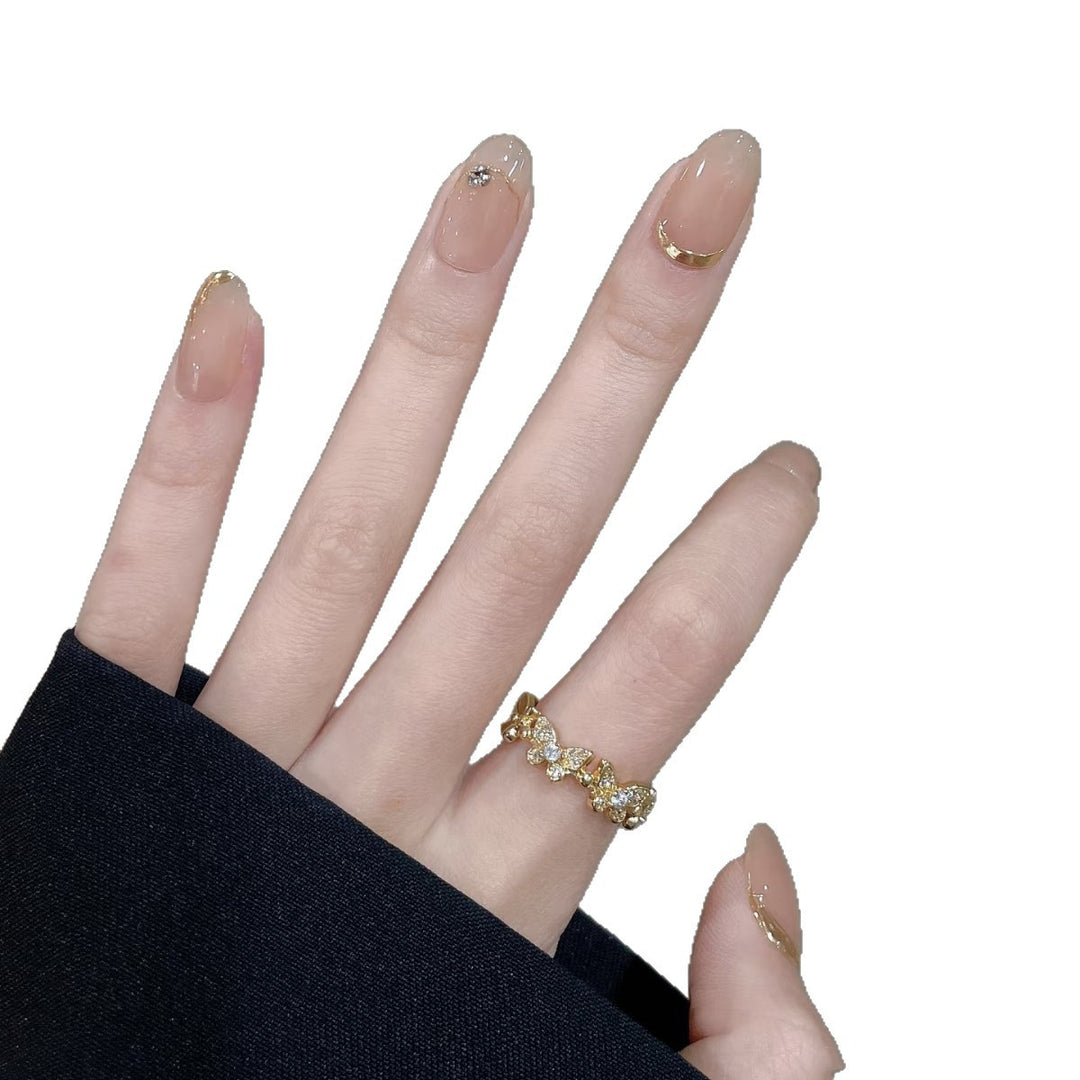 Artistic Press-On Nail Set with Elegant Metallic Garnishes