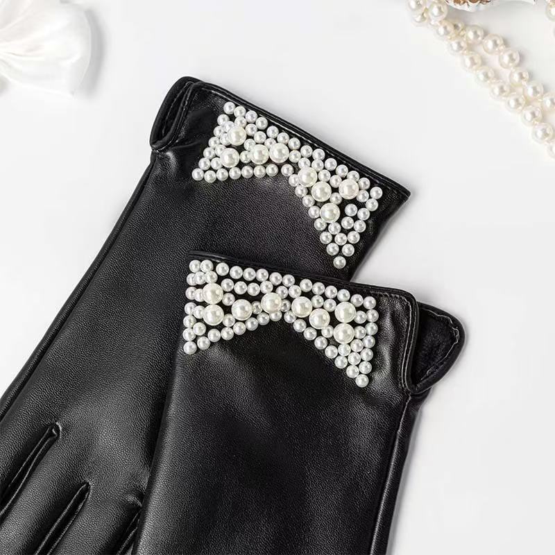Elegant Leather Gloves with Chain Detail Stornfield