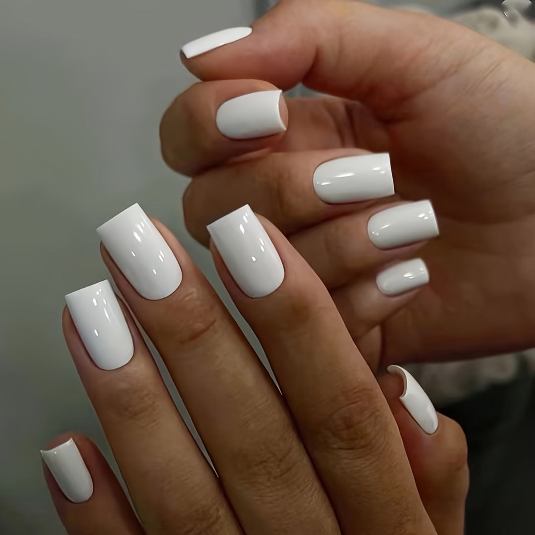 Acrylic nail set with modern, shiny design Stornfield