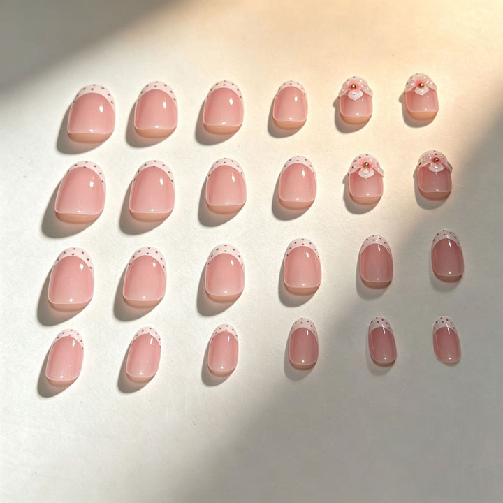 Floral Detailing Press-On Nail Art Stornfield