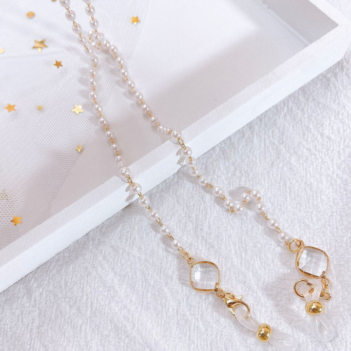 Elegant pearl necklace with golden accents Stornfield