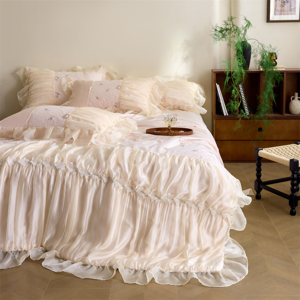 Luxurious Ruffle Bedding Set made of Satin with Ruffles and Embroidered Pillows