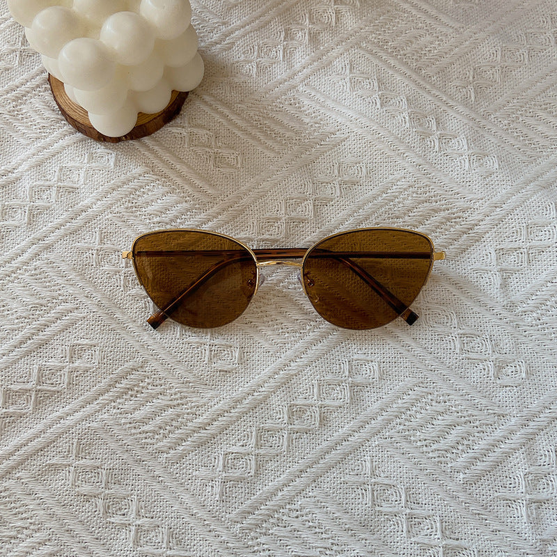 Fashionable Cat-Eye Sunglasses with Fine Metal Frame Stornfield