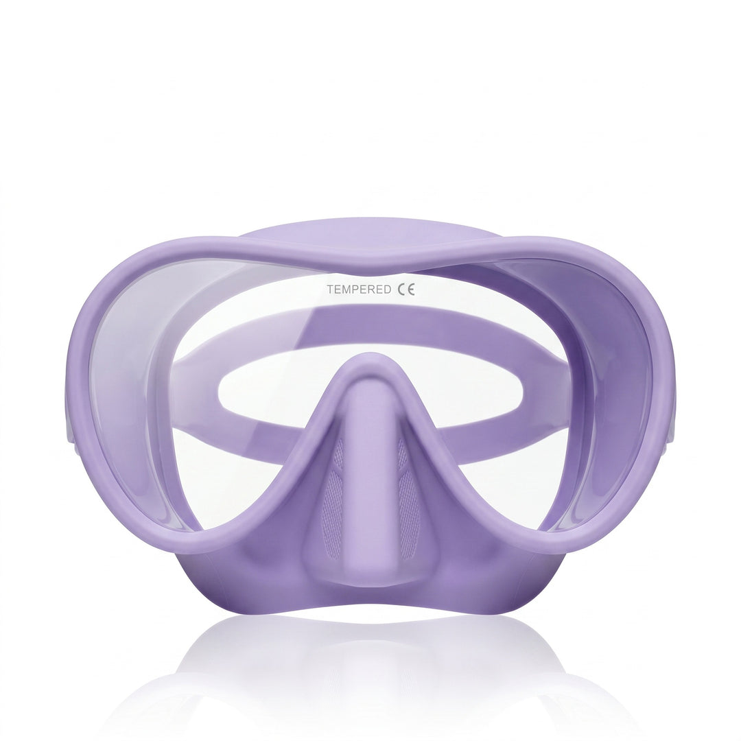 Diving mask with ergonomic design and wide field of vision Stornfield