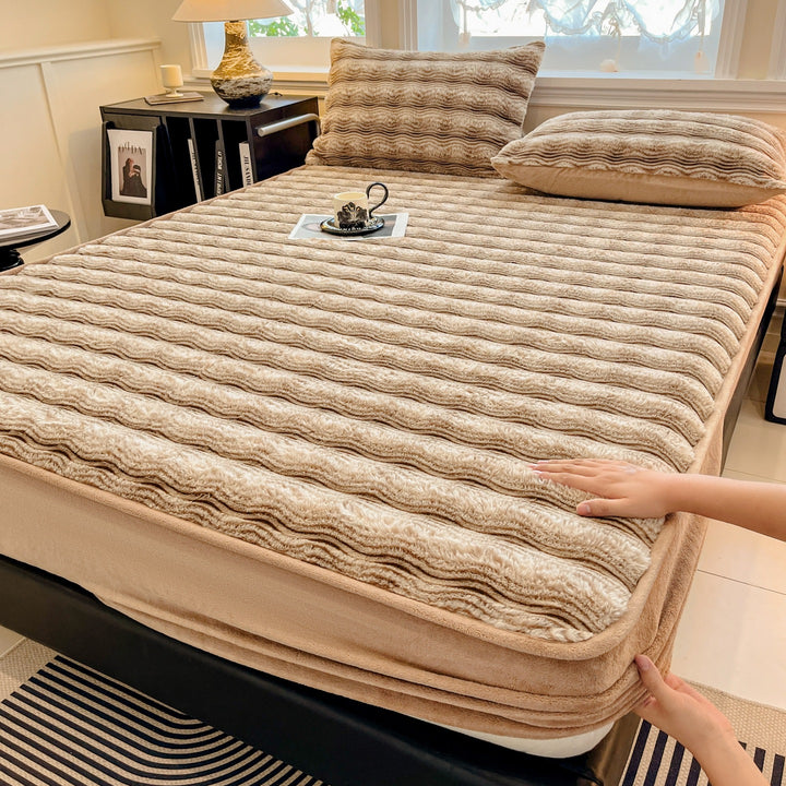 Ribbed Plush Mattress Protector