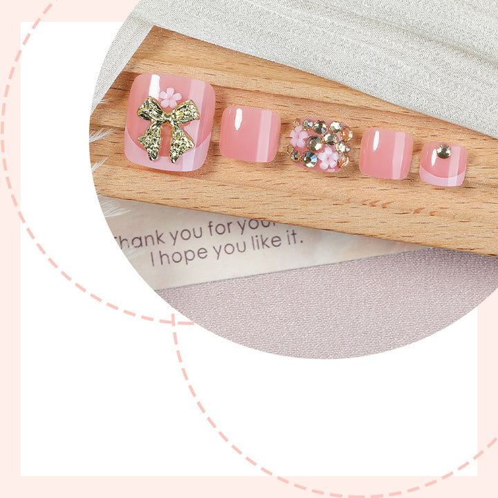Artificial nail set with glamorous decorations and shimmering accents Stornfield