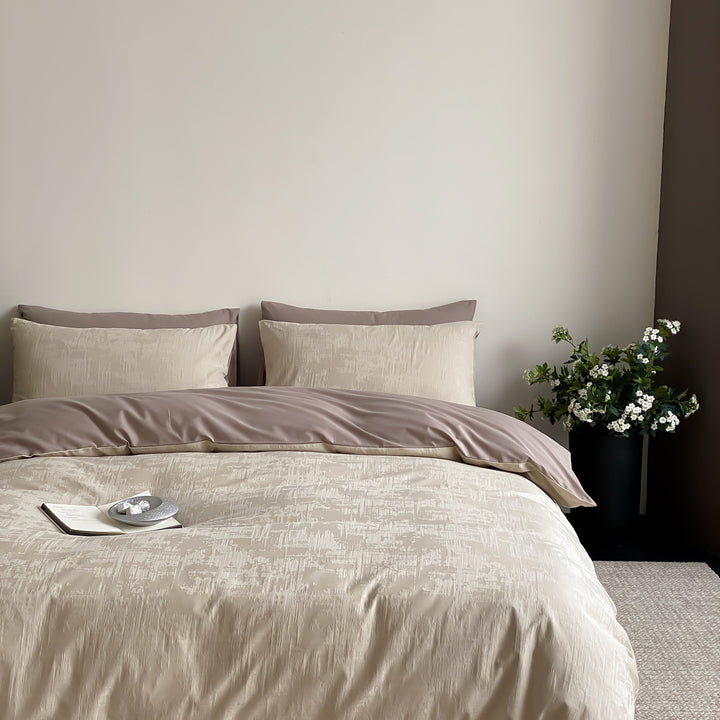 Reversible bed linen set made of cotton satin with fine jacquard structure