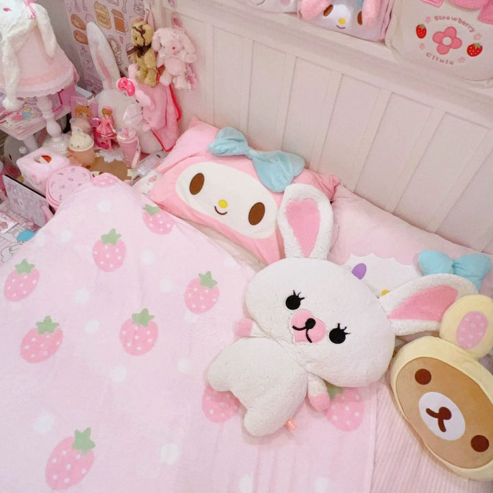 Cute Strawberry-Themed Plush Blanket