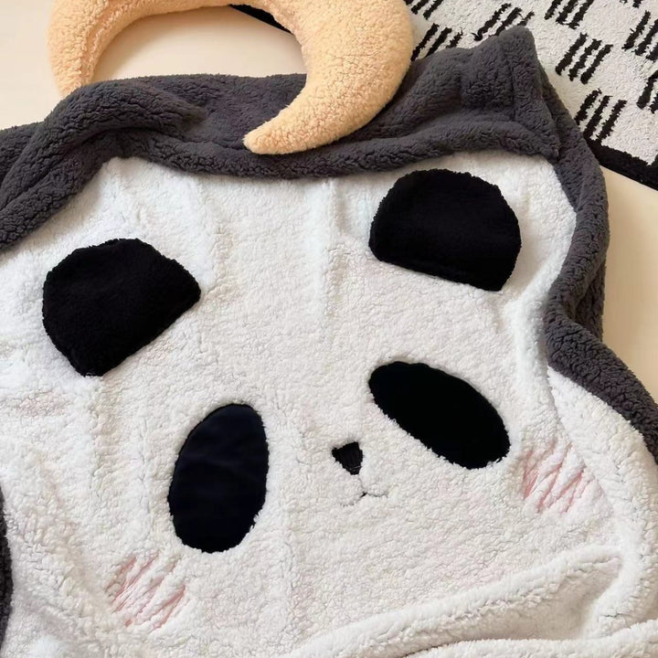 Cuddly Sherpa children's blanket with appliquéd cloud motif and teddy lining