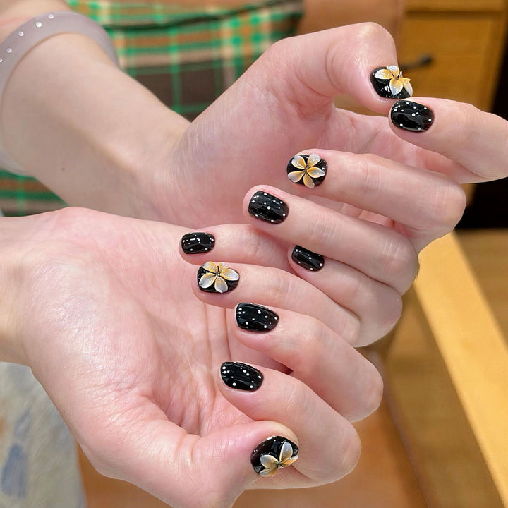 Artificial nails with floral accents and elegant shine Stornfield