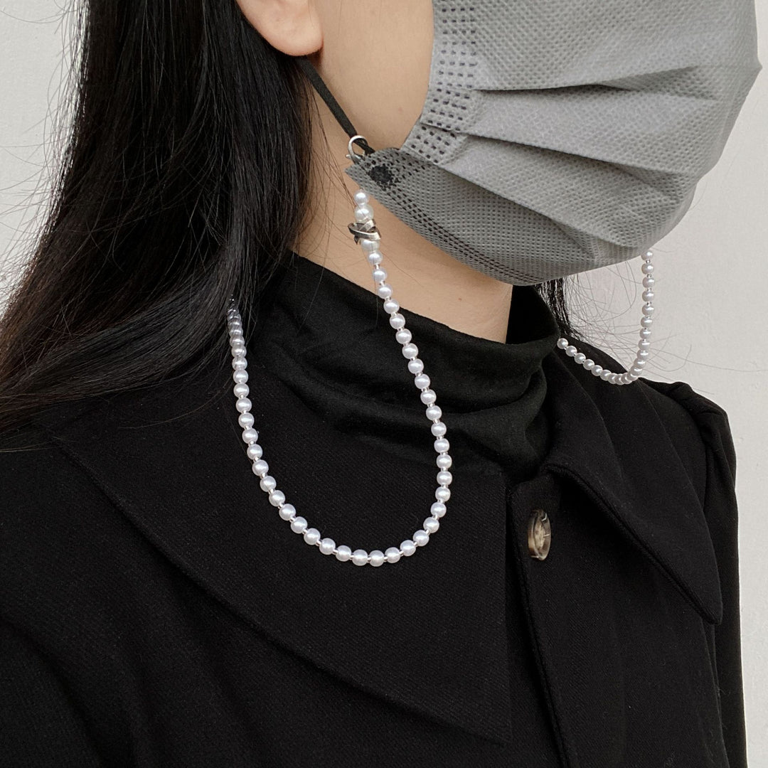 Elegant Pearl-Detail Eyewear Chain Stornfield