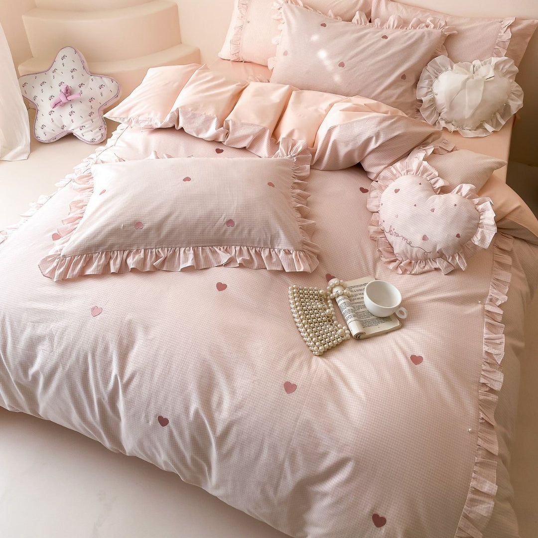 Romantic bedding set made of cotton satin with ruffles and heart print