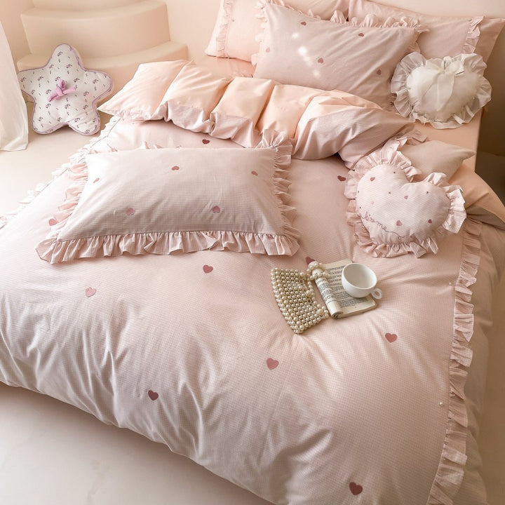 Romantic bedding set made of cotton satin with ruffles and heart print