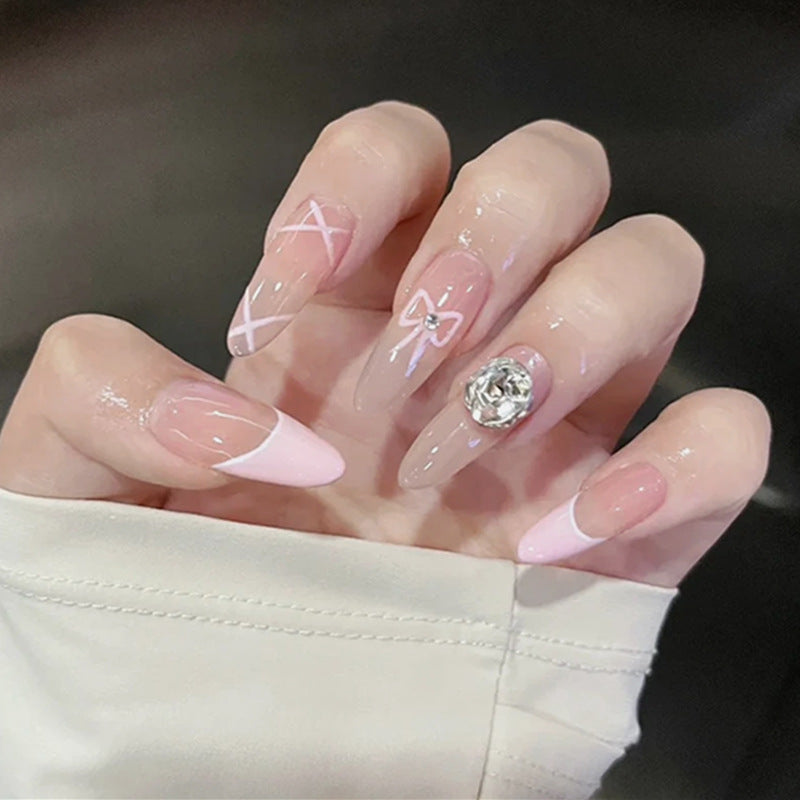 Artificial nail set with elegant design and dreamy 3D applications Stornfield