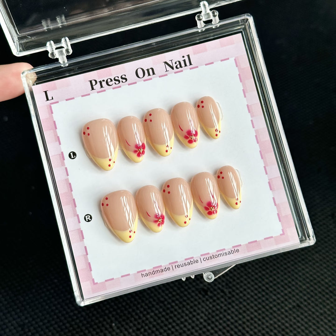Decorative Handcrafted Press-On Nail Art Set with Beach-Inspired Designs