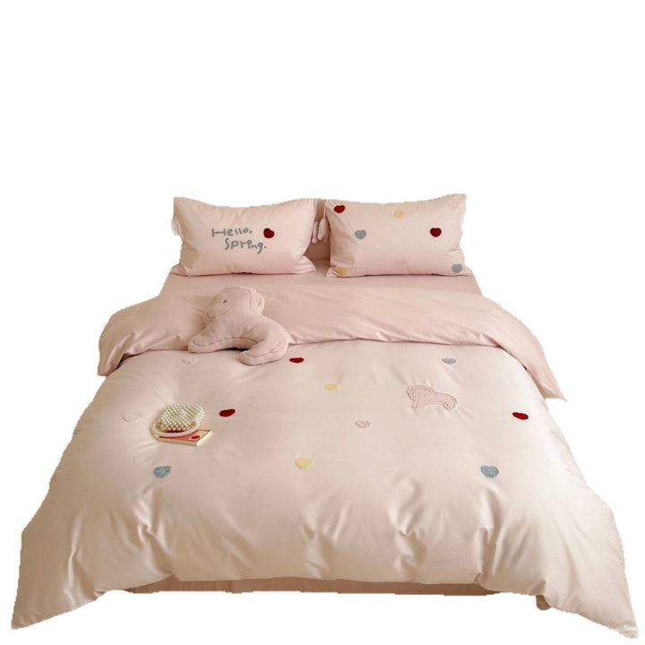 Playful bedding set made of cotton satin with embroidered heart appliqués