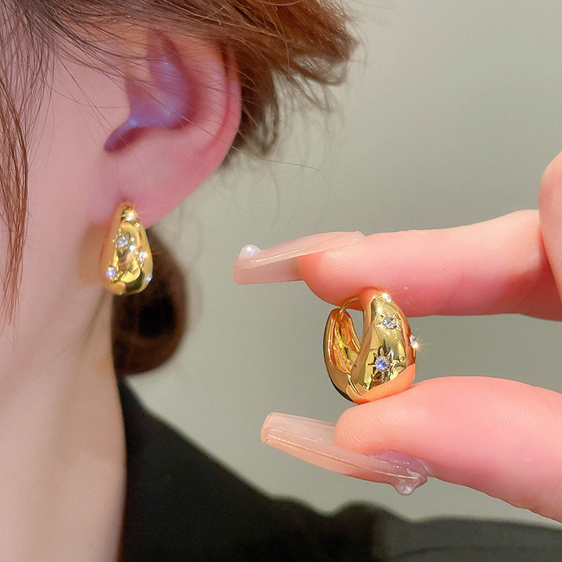 Fashionable earrings with floral design Stornfield