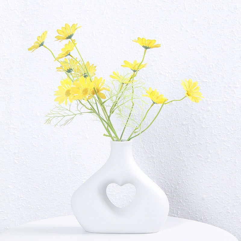 Heart-Shaped Decorative Ceramic Vase Stornfeild
