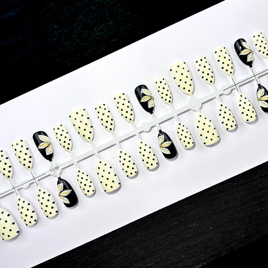 Decorative Press-On Nail Set with Elegant Floral Accents