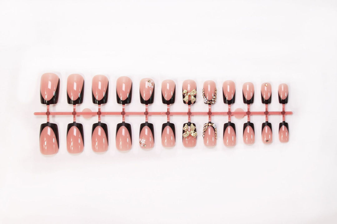 Artificial nail decorations with glamorous design Stornfield