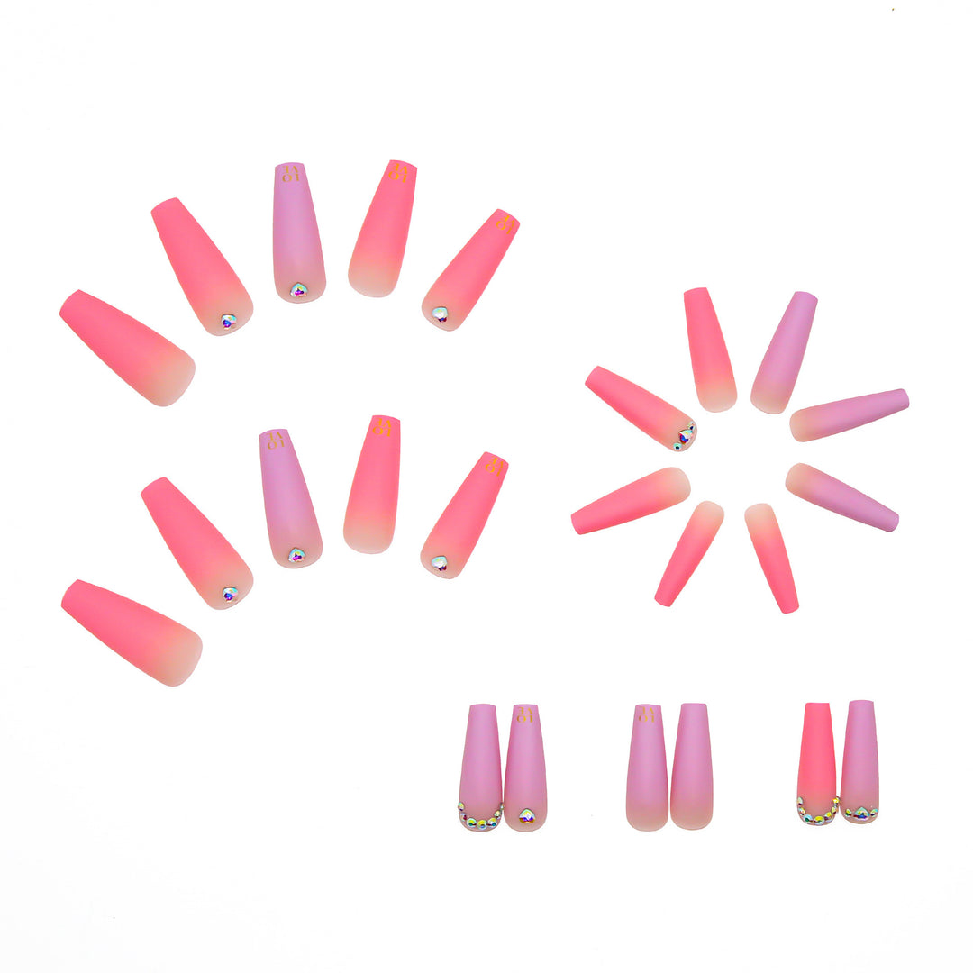Nail set with enchanting heart details Stornfield