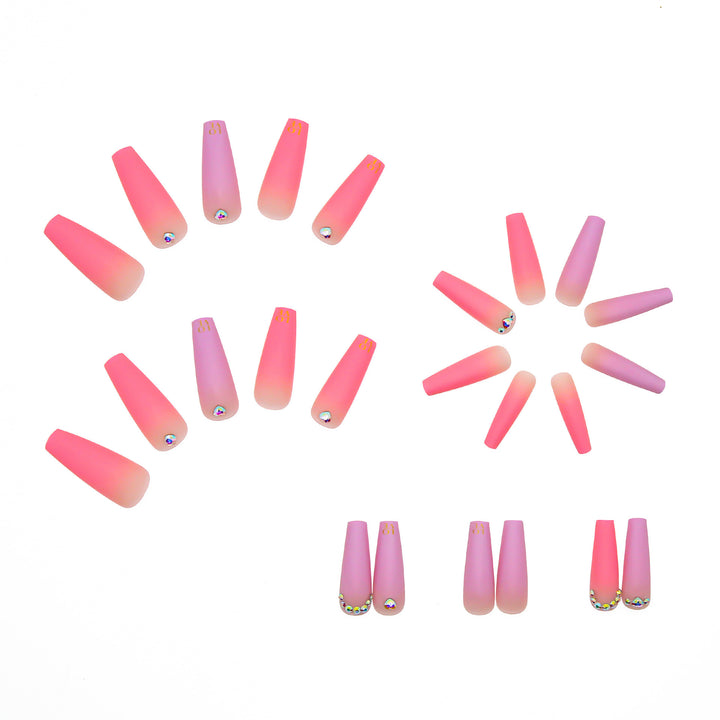 Nail set with enchanting heart details Stornfield