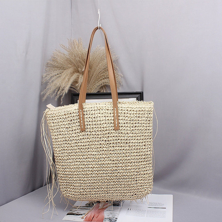 Handwoven beach bag made of natural materials with leather accents Stornfield