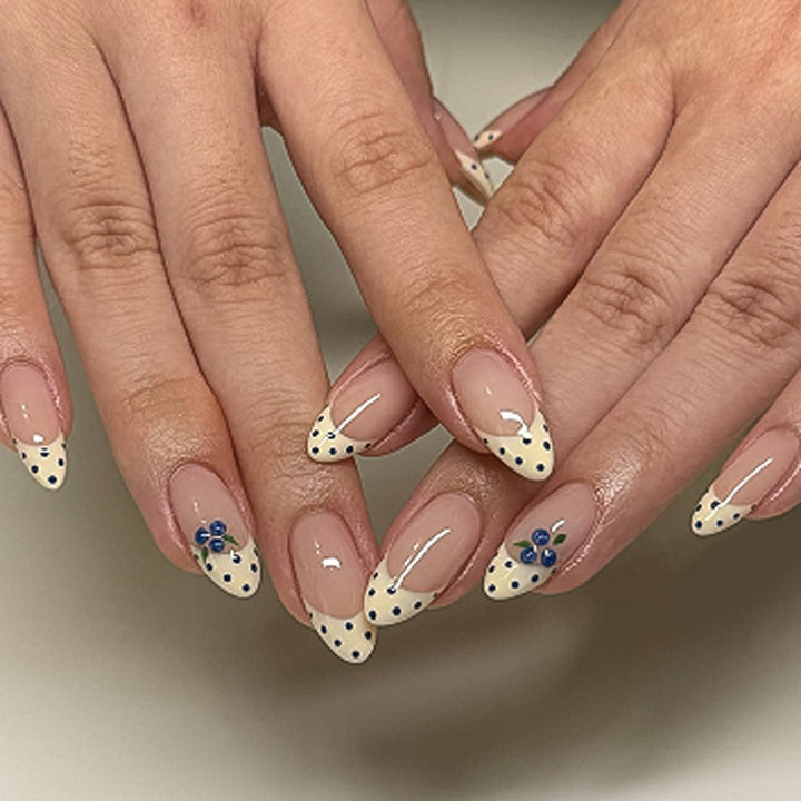 Glamorous stiletto nails with elegant star design Stornfield
