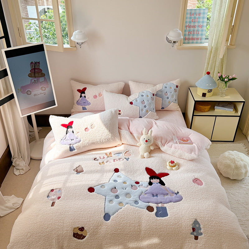 Children's bedding set with cozy teddy fleece surface, appliquéd figures and double-sided function