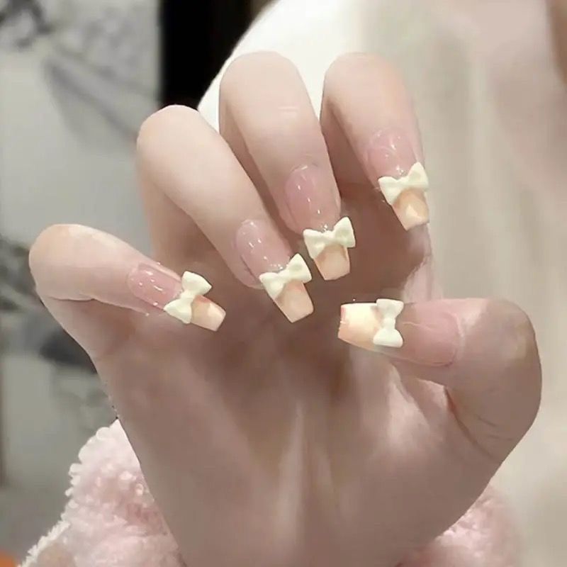 Artful nail designs with cat motif Stornfield