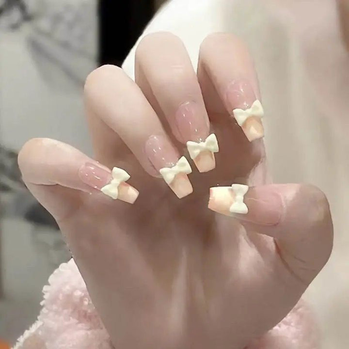 Artful nail designs with cat motif Stornfield