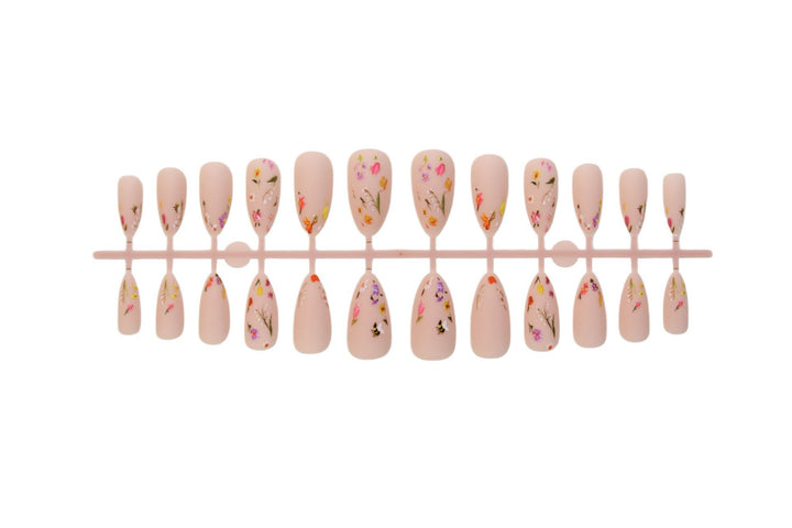 Artificial nail set with floral accents Stornfield