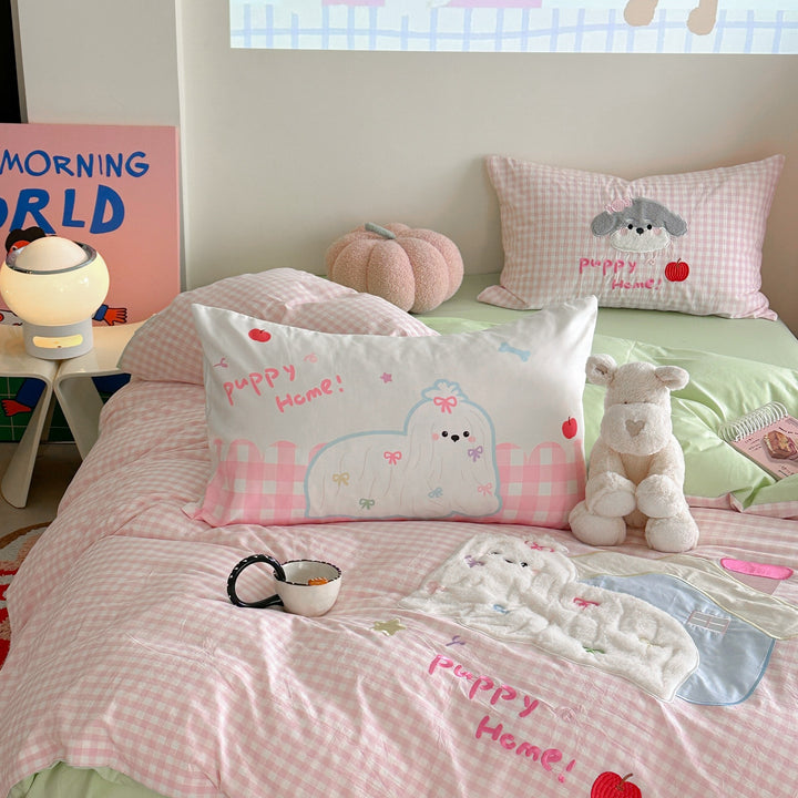 Children's bedding set with quilted plush dog appliqué and vichy check