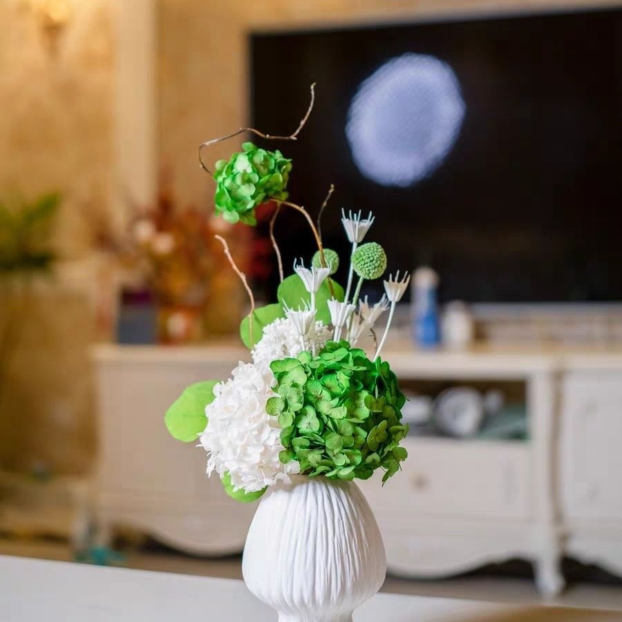 Elegant Floral Decor Arrangement for Stylish Spaces