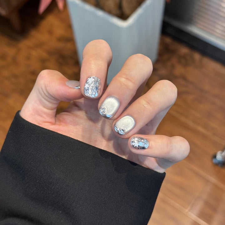 Glamorous artificial nails with radiant metallic finish Stornfield