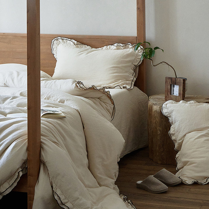 Breathable bedding set made of washed linen-cotton mix with edge ruffle