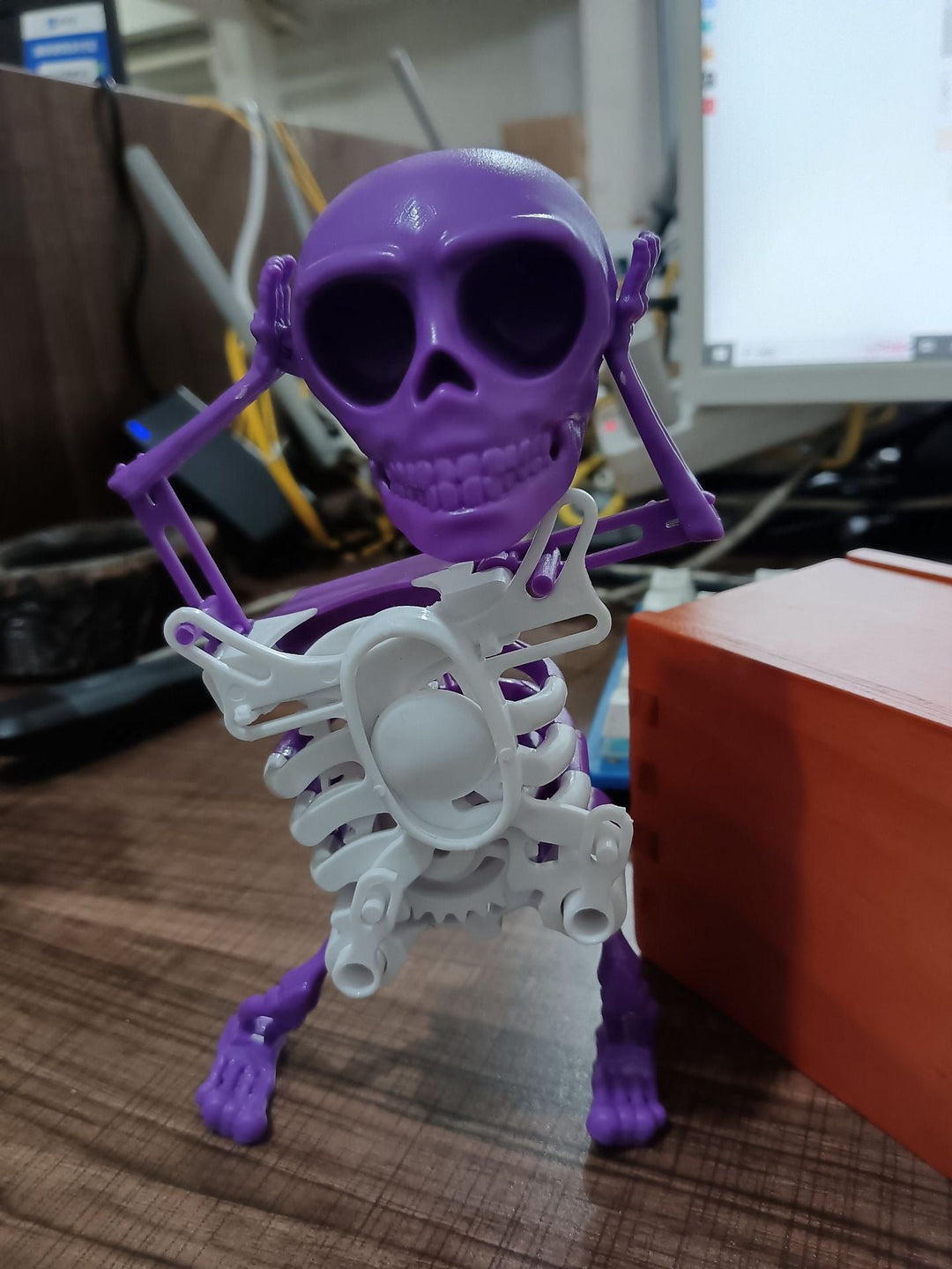 Dancing and Swinging 3D Skull Toy | Stornfield