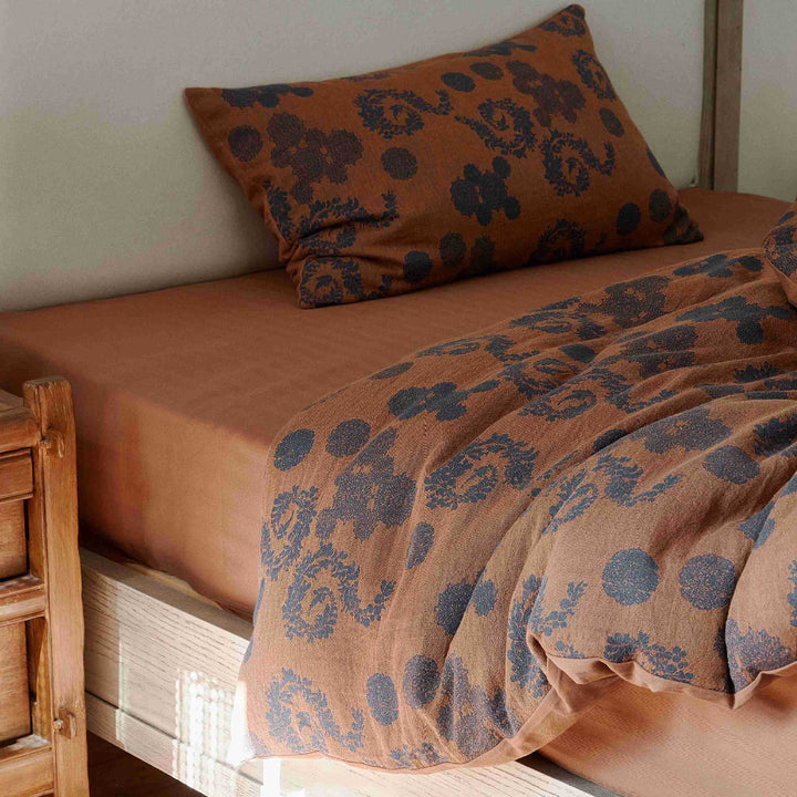Linen-Cotton duvet cover set with paisley jacquard and reversible function